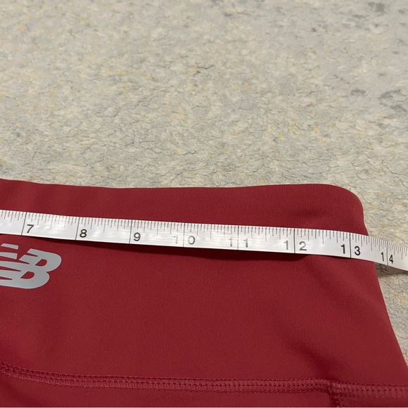 EUC Women’s Size Medium New Balance Logo Print Leggings/Tights With Side Pockets - Picture 11 of 12